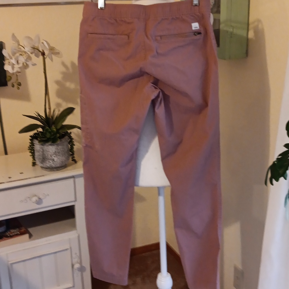 Vuori Cotton Joggers. The Rise. The Shine. Athleisure. - Picture 6 of 12